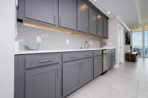 Phoenix Gulf Towers 2007 condo