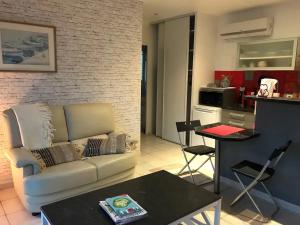 Maisons de vacances Maison agreable avec piscine a Entre-Vignes : photos des chambres