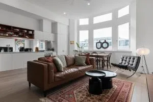 Light-filled Artistic Getaway - Smith St - Collingwood