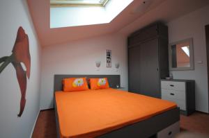 Penthouse 2 Bedroom Apartment w fireplace