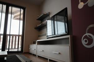 Penthouse 2 Bedroom Apartment w fireplace