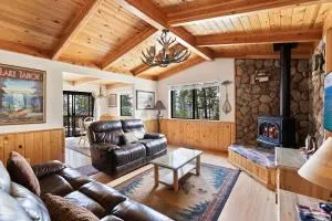 Cozy 3BDR - 1 Minute to the Beach! - Tahoe Estates