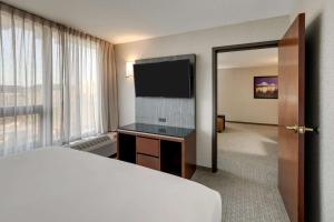 King Suite room in Drury Inn & Suites Cape Girardeau