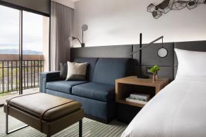 King Room with Sofa Bed - Club Lounge Access - Tower room in Santa Clara Marriott