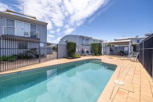 Sandcastles 4 -8 Ala Moana Way