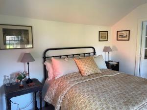 The Red Shed Entire home for 2 Private garden and parking 2 miles from Bury St Edmunds