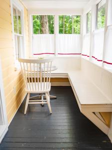 Cottage 7 - Stand Alone Queen Bed Child Loft w Twin Private Bath Kitchenette Pets Allowed Fee applies