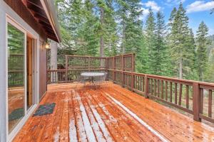 Tahoe Retreat with Scenic Views and Spacious Deck