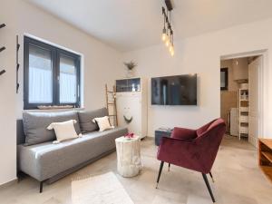 Adorable home with private garden and bubble bath