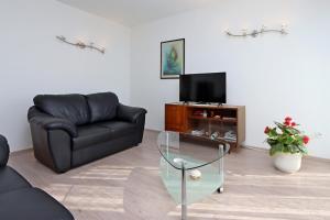 Apartments with parking space Smrika, Kraljevica - 5508