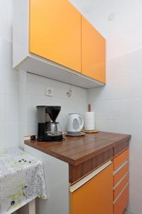 Apartments with parking space Smrika, Kraljevica - 5508