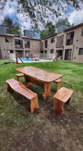 Departamento con pileta y asadores