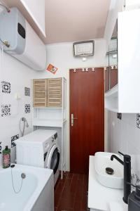 Apartments with WiFi Crikvenica - 21797