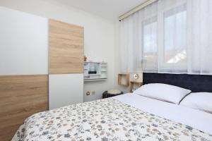 Apartments with WiFi Crikvenica - 21797