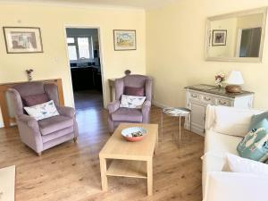 Daisy Cottage by NewFo rest