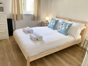 Daisy Cottage by NewFo rest