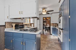 NEW! Woodland Retreat - Hot tub Game Room Firepit