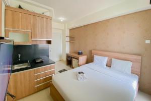 Comfort Living Studio at 20th Floor Green Pramuka City Apartment By Travelio