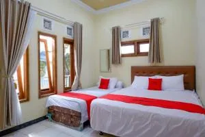 RedDoorz near Desa Wisata Tambi Dieng - 沃诺索博