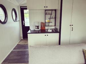 Houseboat in Lathumse Plas with Harbor Views