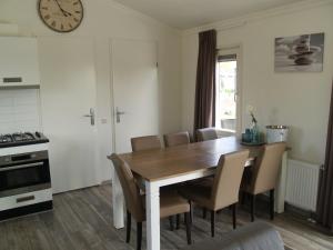 Chalet with dishwasher, 1 km of a national park