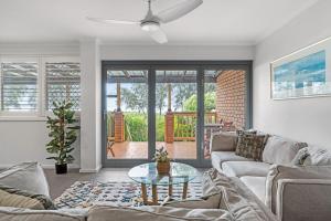 Pool and Spa on the Lakefront with Suite Studio