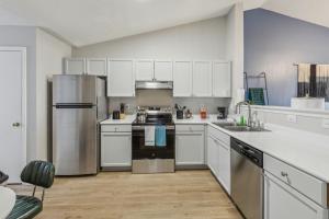 CB 3508-301 Fayetteville Oasis I Modern, Comfy