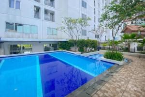 City View 2BR at Bassura City Apartment By Travelio