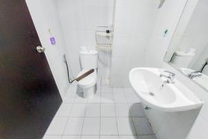 Well Furnished and Cozy Studio Casa de Parco Apartment By Travelio