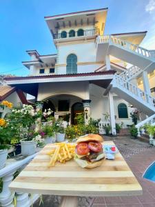 Gracey Dive Resort and Restaurant