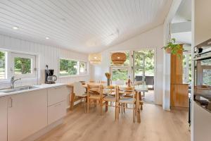 Awesome Home In Ebeltoft With 3 Bedrooms, Internet And Sauna