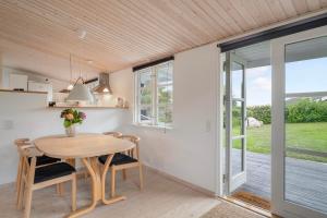 Charming And Well-Kept Holiday Home With Sea Glimpse Near Ebeltoft