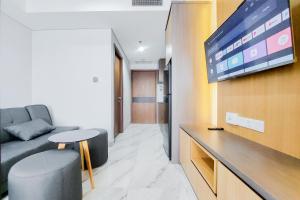 Good and Restful 1BR at The Smith Alam Sutera Apartment By Travelio