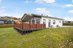 Beautiful Holiday Home By Følle Strand With Sea Views, - Følle