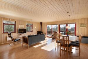 Cozy Grenaa Beach Holiday Home Ideal For Families, Just 150 Metres From The Sea