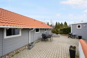 Spacious And Well-Kept Holiday Home With Spa And Sauna Near Øer Beach