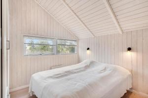 Spacious And Well-Kept Holiday Home With Spa And Sauna Near Øer Beach