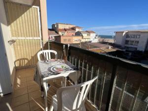 Appartements Studio abordable pour 4 personnes avec balcon pres de la plage - FR-1-701-85 : photos des chambres