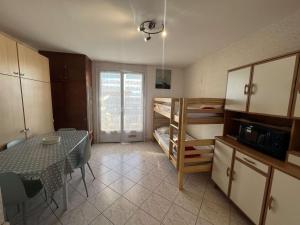 Studio abordable pour 4 personnes avec balcon près de la plage - FR-1-701-85