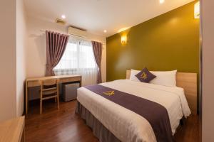 Phòng Giường Đôi Lớn Loại Sang (Deluxe Queen Room)