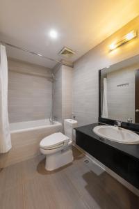 Phòng Có Giường Cỡ Queen Với Ban Công (Queen Room with Balcony)