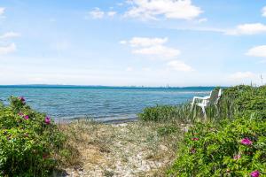 Stylish 8-Person Holiday Home Just 5 Minutes Walk From The Sandy Beach