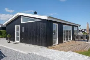 Nice Home In Rønde With 3 Bedrooms And Wifi - Hornslet