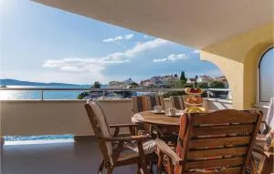 Three-Bedroom Holiday Home In Sibenik - Krapanj