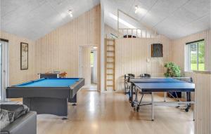 9 Bedroom Stunning Home In Glesborg