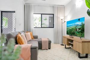 Terraces on Martyn - A Breezy Tropical Pool Retreat