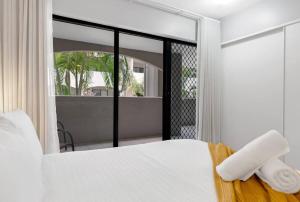 Terraces on Martyn - A Breezy Tropical Pool Retreat