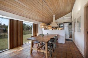 Cozy And Well-Appointed Summer House Close To A Great Bathing Beach