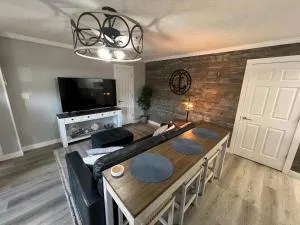 Downtown Waterfront Escape - Mineyahta-on-the Bay