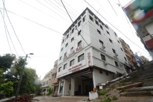 Hotel Shri Dhwaja Inn near Shrinathji Temple